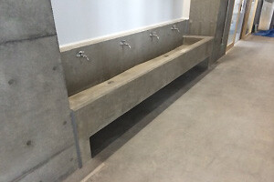 洗面台です。<br>これも型枠を組み立てて施工しました。